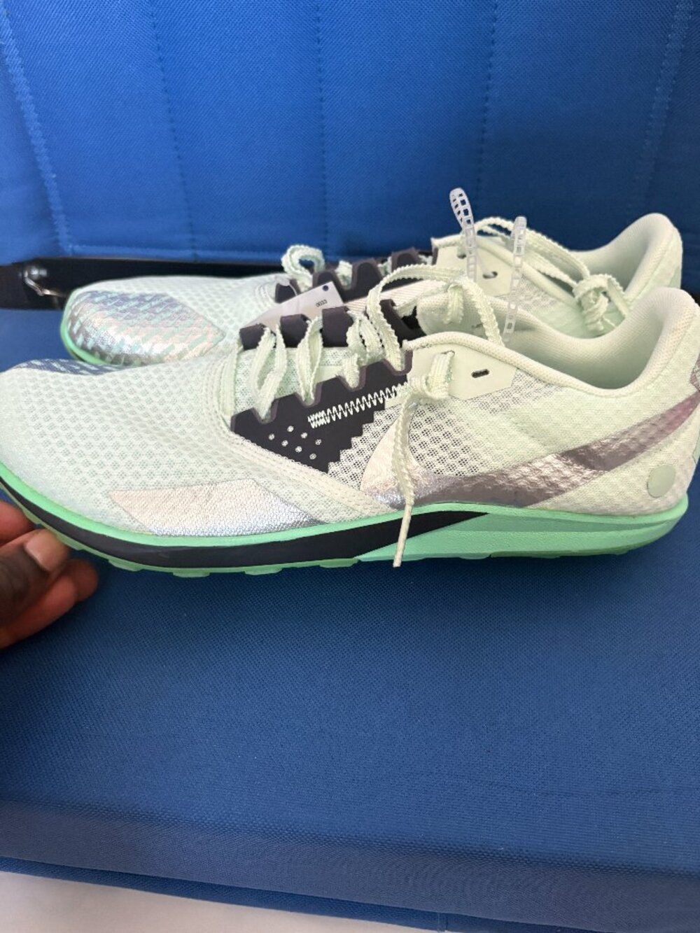 nike elite distanc spikes size 9.5 running shoes